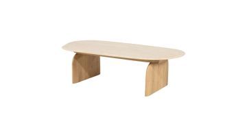 Salontafel Lova van Eleonora met ovaal travertin blad en twee afgeronde eikenhouten panelen als onderstel