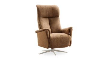 Relaxfauteuil Waneta van Profijt Meubel in caramelkleurige stof Oasis met hoge rugleuning vooraanzicht
