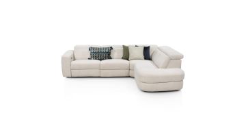 Beige hoekbank Tivoli rechts met sierkussens en afgeronde ottomane op witte achtergrond