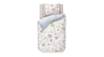 Dekbedovertrek Mumbai Morning Light Blue met verfijnd bloemenpatroon op lichtblauwe ondergrond