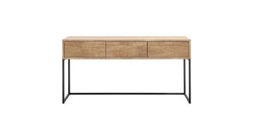 Bruine sidetable met drie laden en zwart metalen frame op witte achtergrond