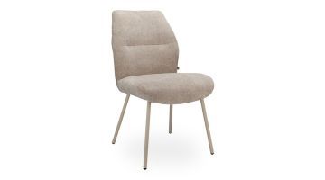 Eetkamerstoel Riga in beige stof met licht beige metalen poten schuin van voren