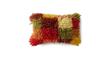 Voorkant van HKLIVING sierkussen Fluffy Rag met hoogpolige vlakken in rood, oranje, geel en groen