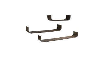 Set van drie U-vormige wandplanken Maya van teakhout in een warme espresso kleur.