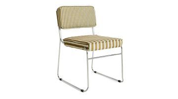 Schuin vooraanzicht van eetkamerstoel Endless Stripe Sunflower met gestreepte bekleding en een verchroomd stalen sledeframe