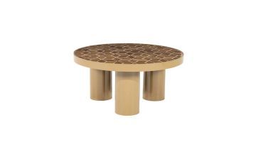Ronde salontafel Patterna van By-Boo met geometrisch keramisch patroon in bruine tinten en cilindervormige poten.