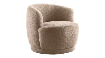Draaifauteuil Fiumi in beige bouclé stof schuin van voren met ronde armleuningen en royale zitting