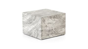 Cube Marble Grigio bijzettafel met lichtgrijze marmerlook in driekwart aanzicht