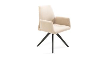 Porto eetkamerstoel met armleuningen in beige stof en zwart metalen spinpoot onderstel.