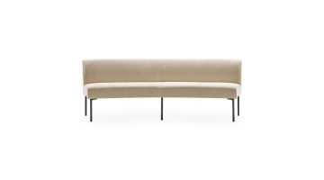 Profijt Meubel eetkamerbank Cintra in licht beige bouclé met zwarte metalen poten, vooraanzicht.