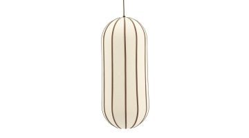 Beige coconvormige hanglamp van linnen met leren details en een slank, langwerpig ontwerp.