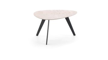 Baenks salontafel St.Kilda Small met driehoekig crèmekleurig HPL tafelblad en moderne zwarte poten.