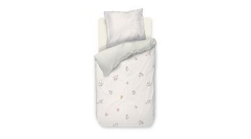 Pip Studio Mughal Flower dekbedovertrek offwhite met kleine bloemenboeketjes en sterrenprint aan de achterzijde.