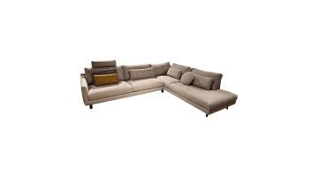 Design on Stock hoekbank Elliot in gemêleerde beige stof met chaise longue, losse rugkussens en slanke zwarte poten.