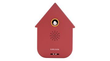 Karlsson Sound Box Modern Cuckoo in okerrood met huisvorm, rond vogelvenster en geïntegreerde speaker.