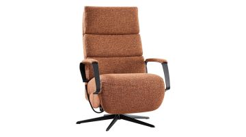 INHOUSE relaxfauteuil Helara S cognac met zwarte metalen armleuningen en 5-teensvoet