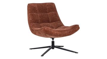 WOOOD draaifauteuil Maudi in bruin chenille met gecapitonneerde zitting en zwarte draaipoot.