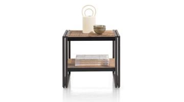 Henders & Hazel Avalon bijzettafel met naturel houten bladen en zwart metalen frame.