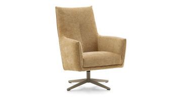Schuin vooraanzicht van de hoge Baenks draaifauteuil Fernhill in Stella 09-Camel met kruispoot