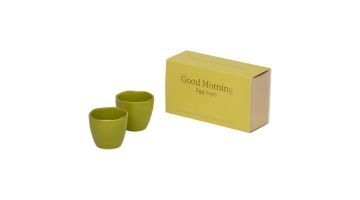 Twee groene Good Morning eierdoppen in Split Pea met gele geschenkverpakking.