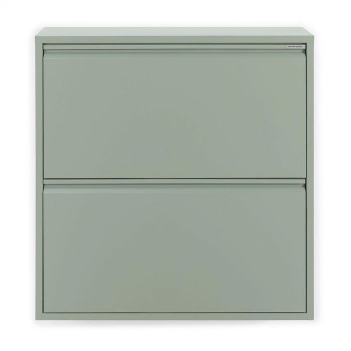 Schoenenkast Billy 2 in saliegroen van Spinder Design met twee kleppen, strak en compact vormgegeven.