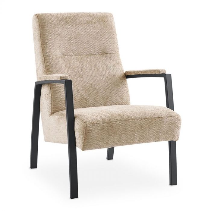 Profijt Meubel fauteuil Altus in de kleur Desert. Voorkant in perspectief op witte achtergrond.