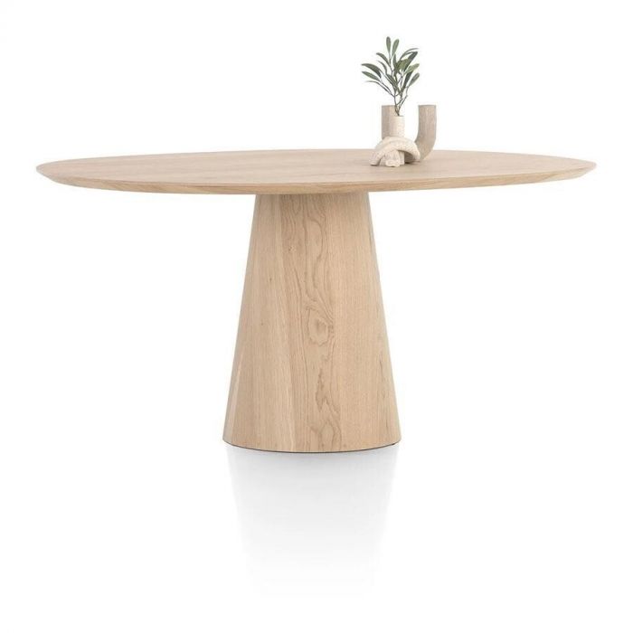 Eetkamertafel Trenton naturel met organisch blad en conische poot van eikenfineer.