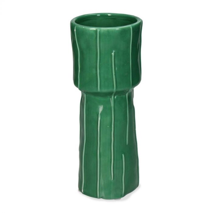 Hoge, groene vaas met geribbelde textuur en glanzende afwerking.