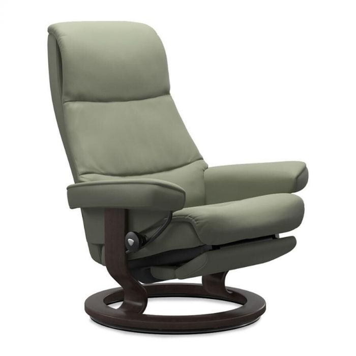Stressless View fauteuil in groen Paloma-leer met slanke, verlengde rugleuning.