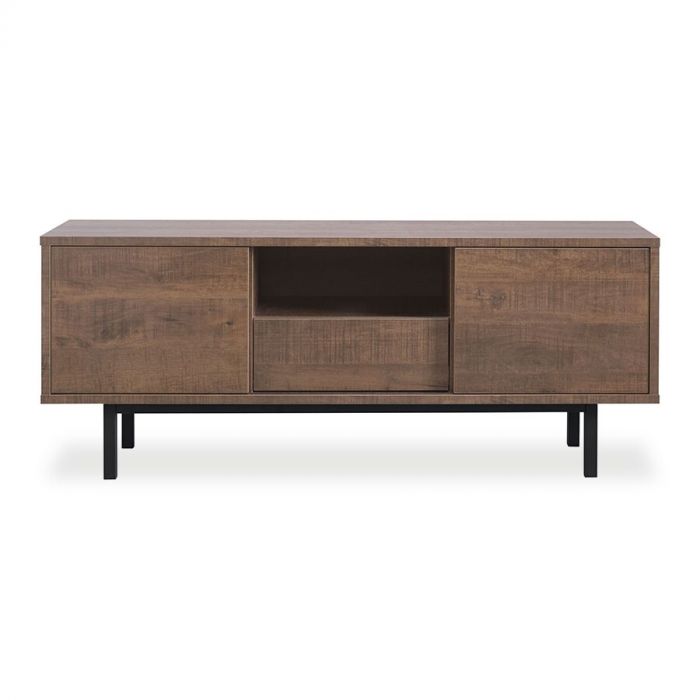 Bruin tv meubel van pronto wonen. het tv meubel heeft links 2 open vakken. een la en een open vak in het midden en rechts ook 2 open vakken. De 2 deurtjes kun je verschuiven naar eigen inzicht. de kast staat op vier vierkante zwart metalen poten.