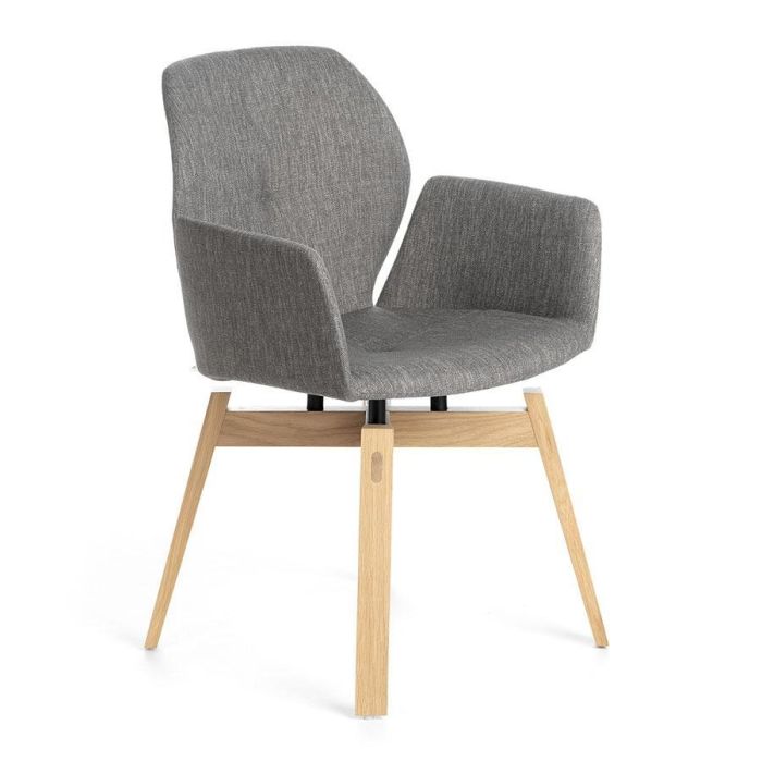 Grijze eetkamerstoel Mood#95 met armleuningen en houten poten in lichte houtkleur