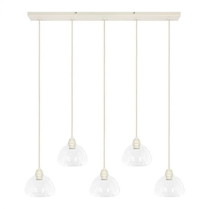 Hanglamp Taveta met vijf glazen kappen, bevestigd aan een crèmekleurige metalen plafondplaat, recht van voren gefotografeerd.