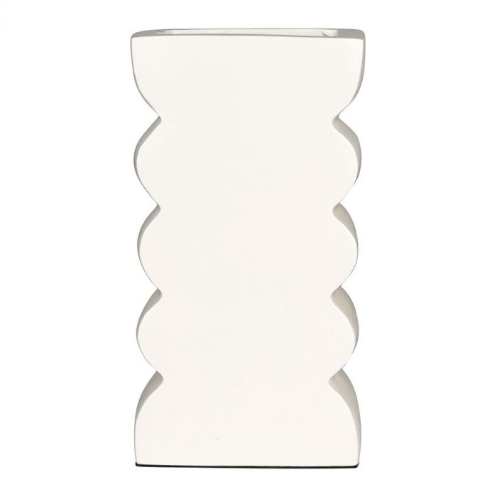 De Curves vaas uit de Zuiver collectie in een interieursetting, gecombineerd met andere decoratieve objecten voor een moderne look.