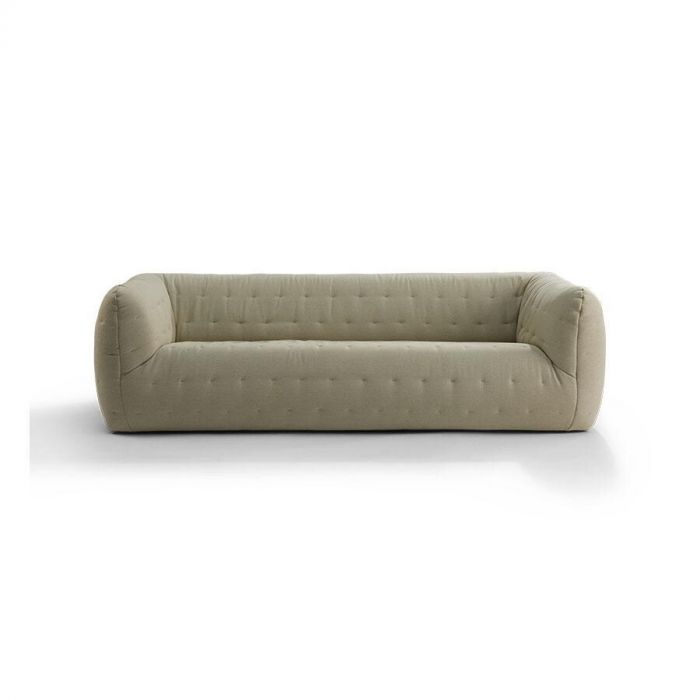 Berry sofa in groen design met zachte gestoffeerde afwerking en subtiele ingestikte plooien.