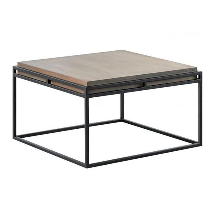 Salontafel Boldara van Inhouse, met een vierkant houten blad en een stevig zwart metalen frame, ideaal voor een modern interieur.