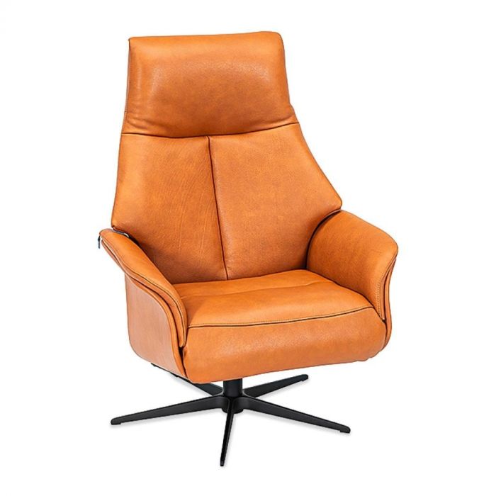 Stadil relaxfauteuil in cognac leder met zwarte draaivoet, vooraanzicht.