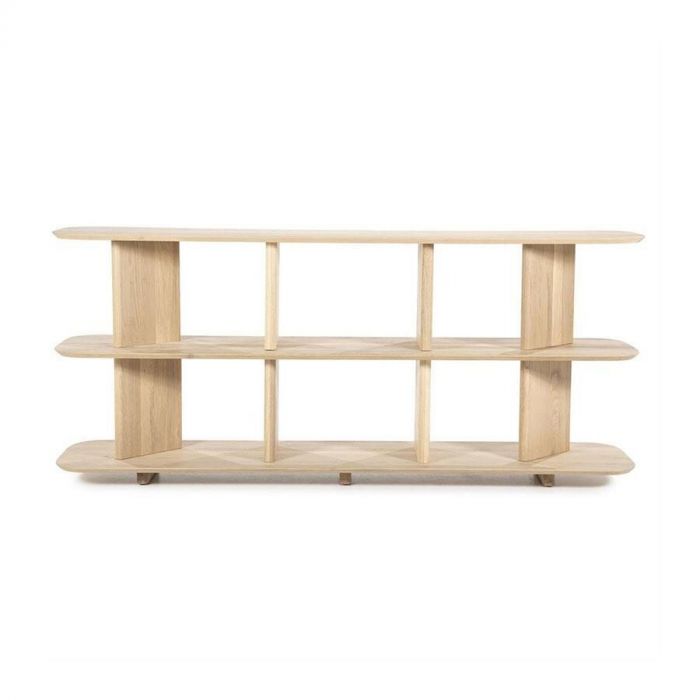 Eleonora Dressoir Ty in licht hout met strakke lijnen, open vakken, en afgeronde hoeken. Modern en veelzijdig design.