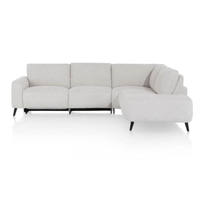 Vooraanzicht van de zitbank Carini in een lichte stof met strakke lijnen en zwarte poten.