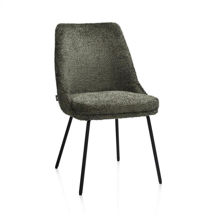 Schuin vooraanzicht van eetkamerstoel Isaac Derby in groen bouclé, met zwarte metalen poten en comfortabele zitting.