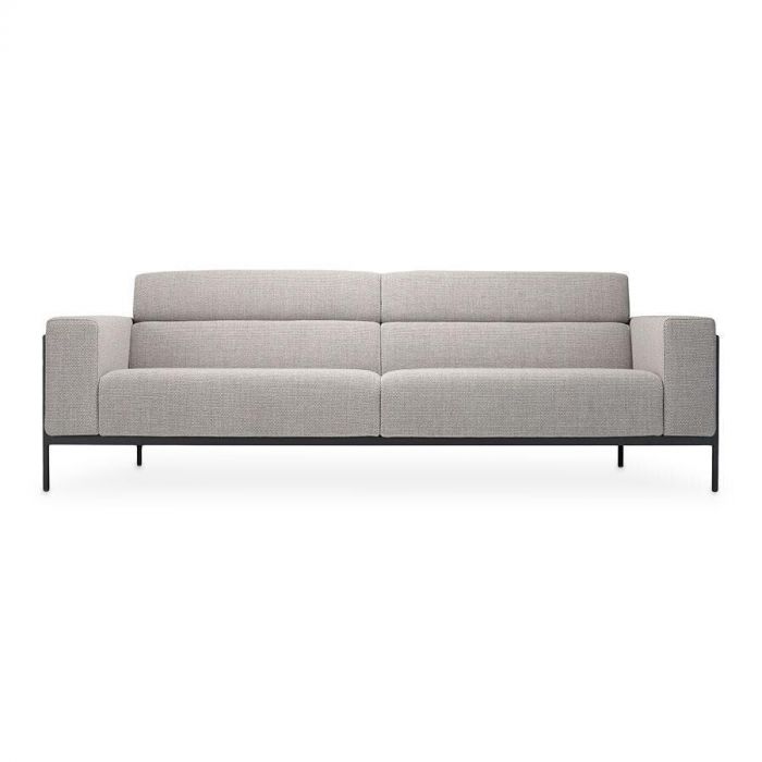 Harvink zitbank Forum in lichtgrijze stof, vooraanzicht met zwart metalen frame.