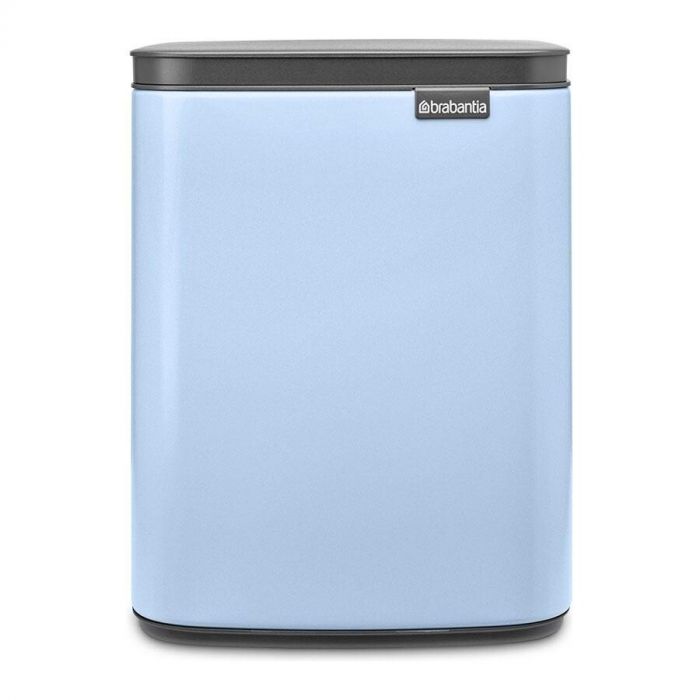 Vooraanzicht van de Brabantia Bo Afvalemmer 7 liter in Dreamy Blue, met een strak en modern design.