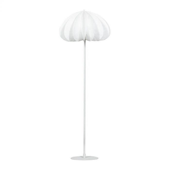 WOOOD vloerlamp Dalia met witte kap, elegant en minimalistisch ontwerp.