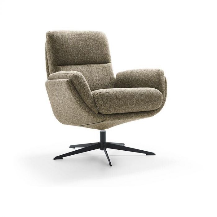 Sherway draaifauteuil van Baenks in bruingrijze gemêleerde stof op zwart metalen vijfteenspoot, schuin vooraanzicht.