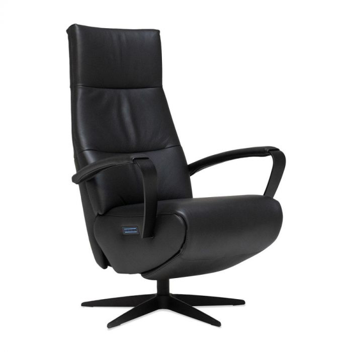 Zwarte Twice Pro relaxfauteuil in luxe leder, driekwart zijaanzicht, met slank design en zwarte metalen draaivoet.
