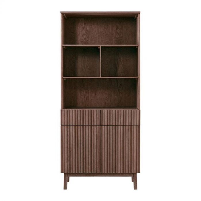 Opbergkast Arrosto van Pronto Wonen in donker eikenhout met open vakken en verticale lijnen, modern en stijlvol.