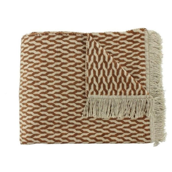 Plaid Aphos van CLAUDI in koperkleur met een modern patroon en franjes, ideaal als stijlvolle decoratie en voor extra warmte in huis.