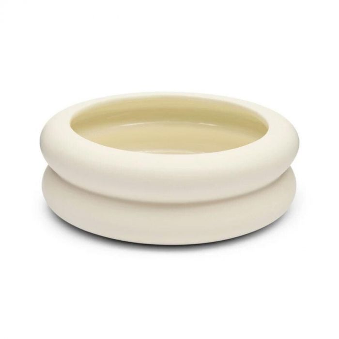 Schaal Loivre van Rivièra Maison, een ronde keramische schaal in een zachte crèmekleur met een dubbelrandig design en een gladde afwerking.