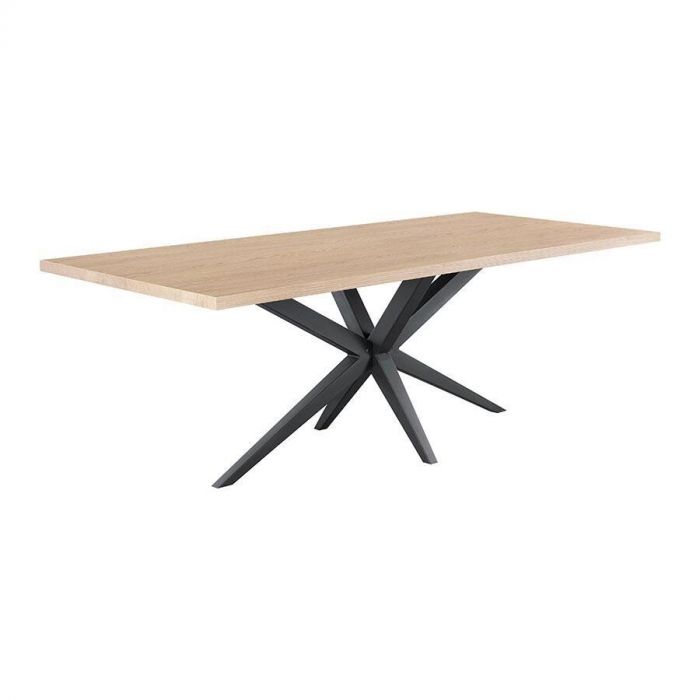 Eettafel Mascaro van Pronto Wonen met rechthoekig Misty Oak blad en zwart metalen spinpoot.