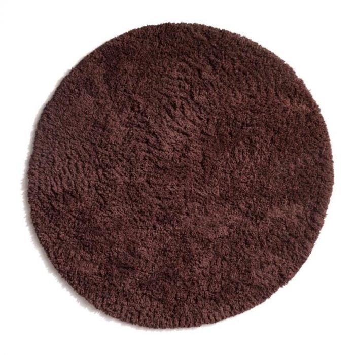 Rond hoogpolig vloerkleed 'Asta' van COCO Maison in een warme bruine kleur, met een volle en zachte textuur voor een knusse uitstraling.