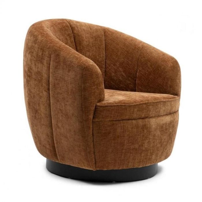 Draaifauteuil The Countess van Rivièra Maison in bruin, schuin vooraanzicht.